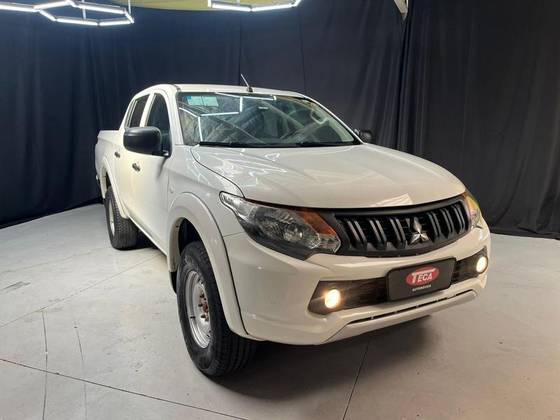 MITSUBISHI L200 TRITON 2.4 16V TURBO DIESEL GL CD 4X4 MANUAL MITSUBISHI L200 TRITON 2.4 16V TURBO DIESEL GL CD 4X4 MANUAL
